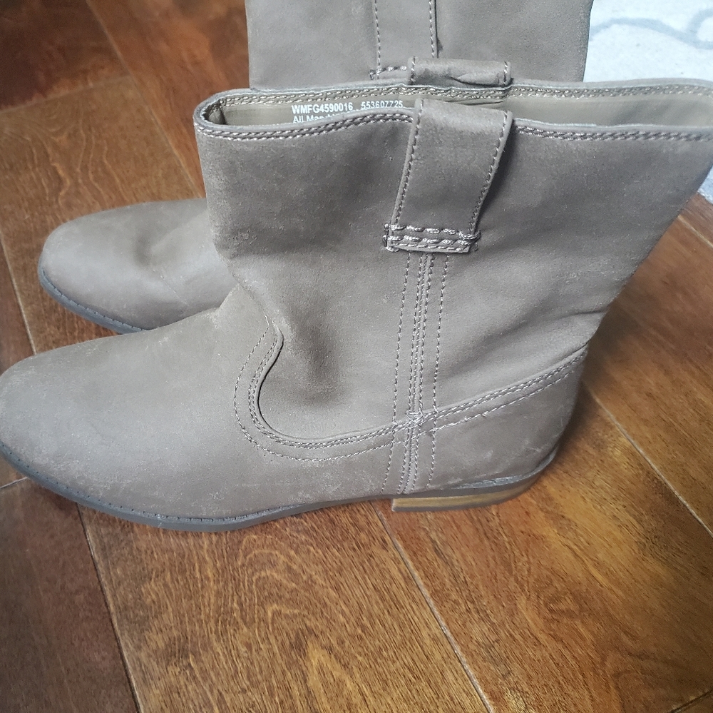 Brown short boots size 6.5 never worn by faded glory